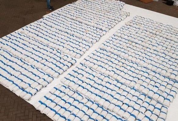 Anh bat giu lo ma tuy lon nhat lich su tri gia 148 trieu USD hinh anh