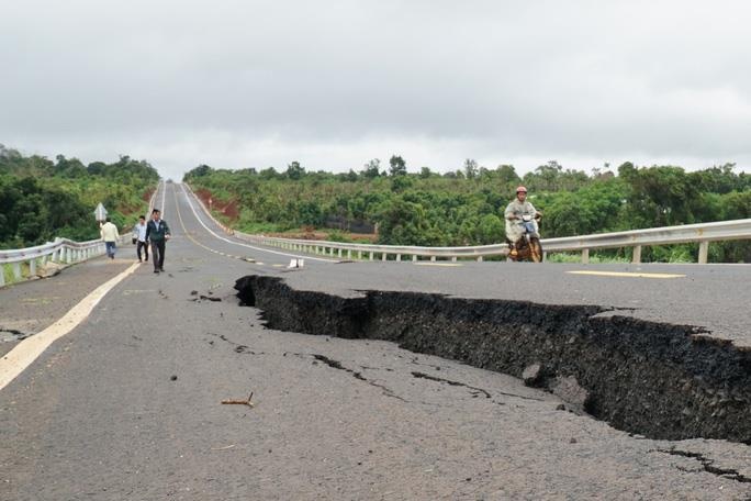 Duong 250 ty dong moi nghiem thu da nut toac nhu bi dong dat hinh anh