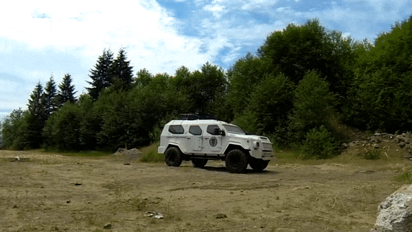 Nhung loai xe boc thep, bom dan khong the xuyen qua hinh anh