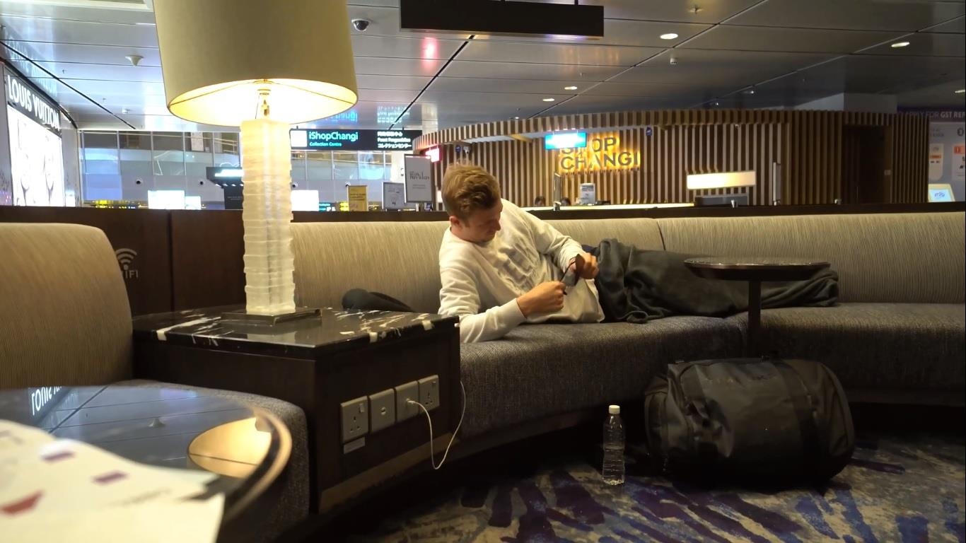 72 gio an, ngu, song trong san bay hang nhat the gioi hinh anh