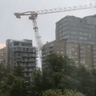 Can cau do sap xuong toa nha khi bao Dorian vao Canada hinh anh