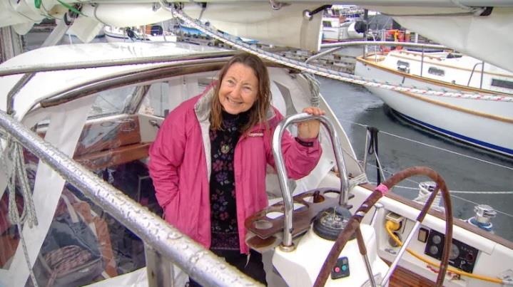 Cu ba 77 tuoi tu di thuyen vong quanh the gioi hinh anh