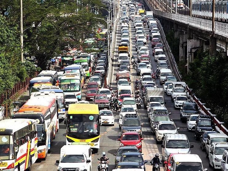 Nhieu benh nhan chet tren xe cuu thuong chi vi ket xe o Manila hinh anh