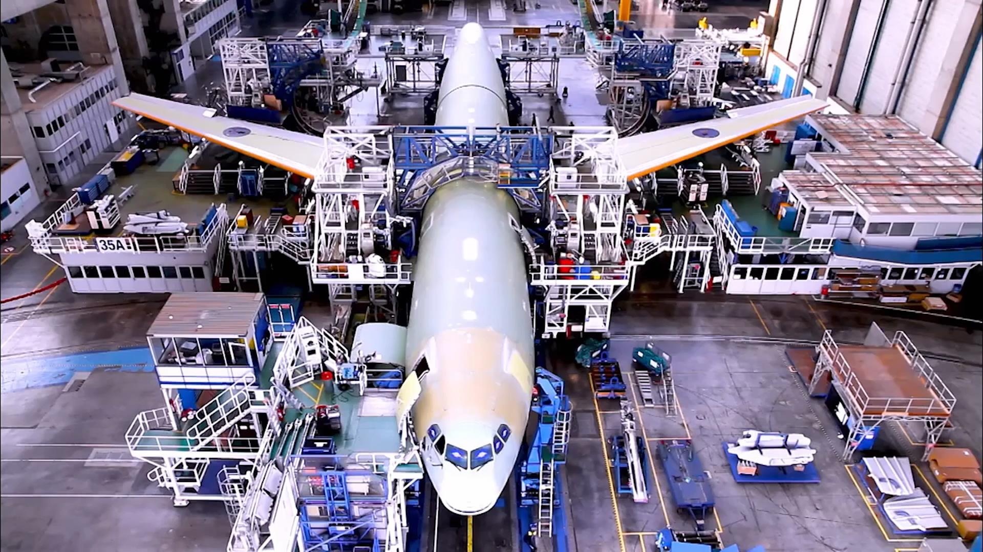 Qua trinh lap rap may bay Airbus A330neo tua nhanh trong 2 phut hinh anh