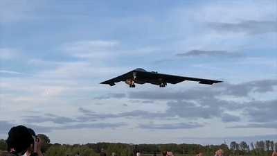 Sieu may bay nem bom tang hinh My bay sat dau nguoi dan Anh hinh anh