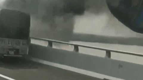 Xe tai chay rui cabin tren cao toc Ha Long - Hai Phong hinh anh