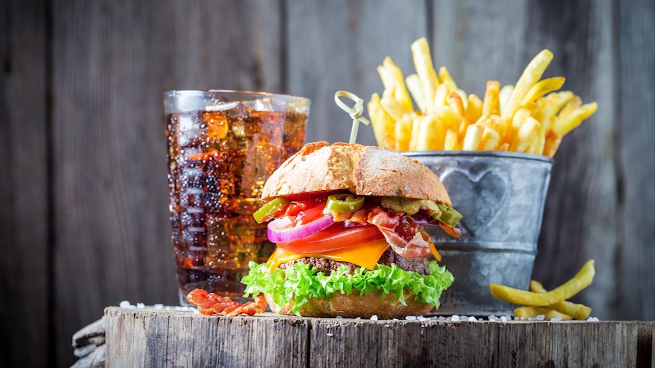 Coca Cola va cac ong lon do uong chiu suc ep thay doi hinh anh