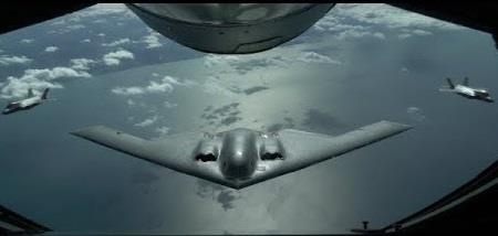 Canh hiem khi F-35 tiep nhien lieu cho 'Bong ma' B-2 Spirit hinh anh