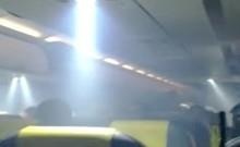 Hanh khach hoang loan vi khoi day khoang may bay o Tay Ban Nha hinh anh