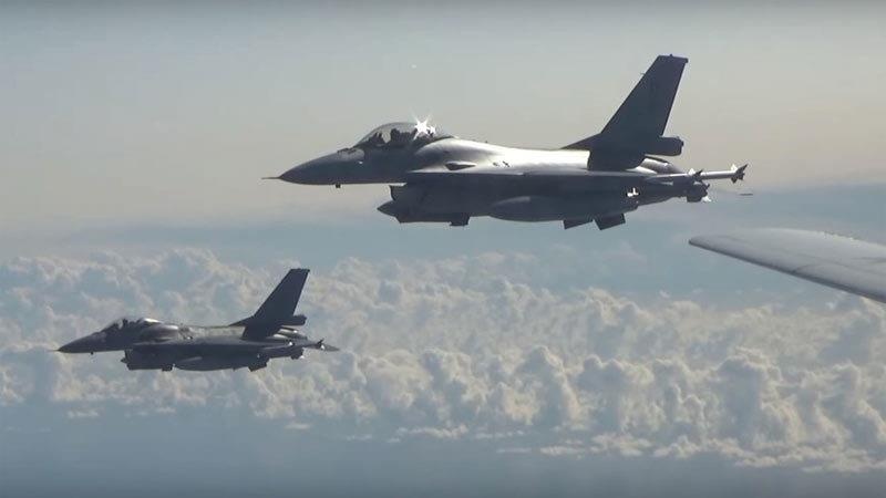 Tiem kich 5 nuoc NATO vay quanh oanh tac co Nga hinh anh