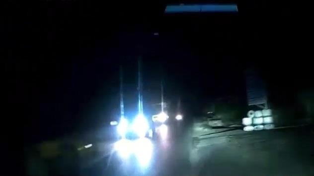 Tu than rinh rap khi den pha oto bat sai quy dinh hinh anh