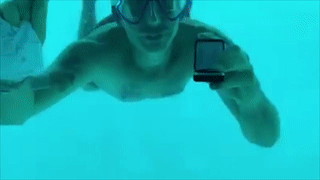 Cau hon ban gai duoi nuoc, chang trai thiet mang thuong tam hinh anh