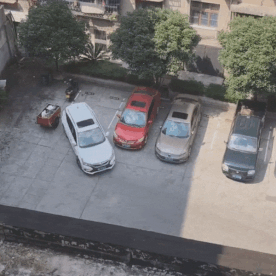 Pha do xe day kho khan cua nam tai xe o Trung Quoc hinh anh