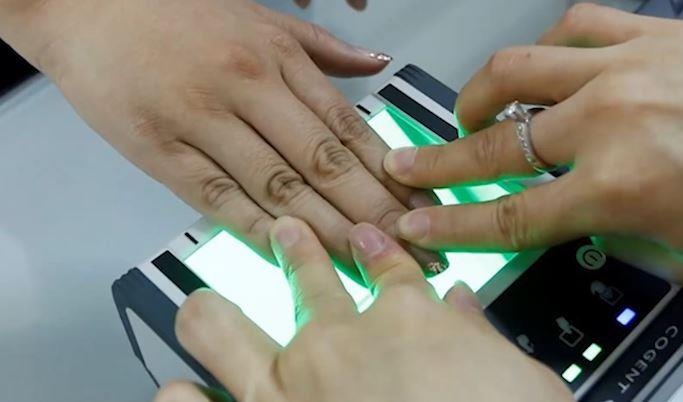 Nguoi Trung Quoc se nhan dien ca nhan bang tinh mach tay thay CMND hinh anh