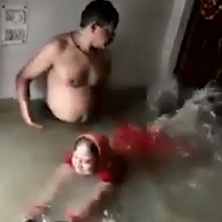 Tranh thu mua ngap nha, chong day vo tap boi o An Do hinh anh