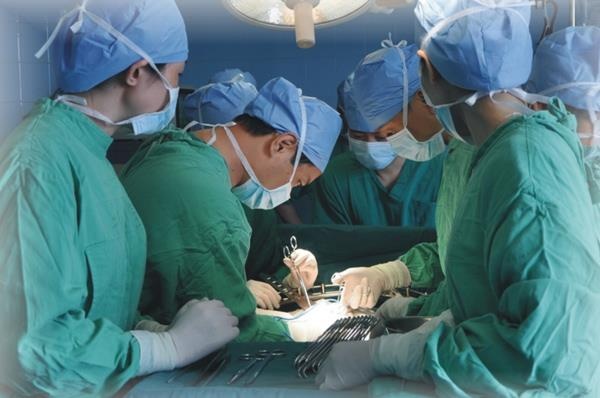 Ba bau cho ngay dep moi sinh khien con suyt chet hinh anh