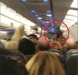 May bay My ha canh khan cap vi hanh khach hut can sa hinh anh