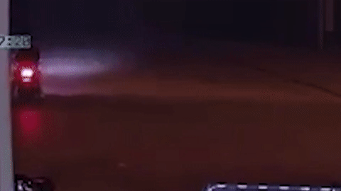 Canh xe may tong nhau, 5 nguoi bi hat vang xuong duong hinh anh