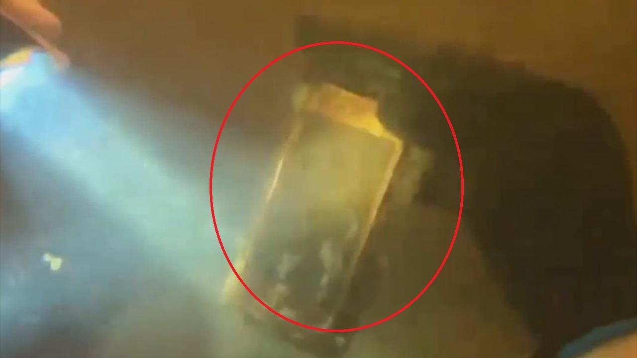 iPhone bi roi duoi day song 15 thang van chay tot hinh anh