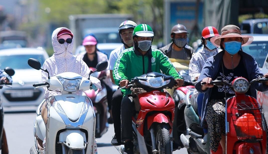 Thi truong khau trang dat khach vi o nhiem khong khi hinh anh