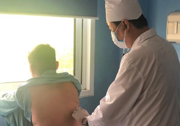 Nhieu nguoi o vung nui phia Bac mac benh truyen nhiem Whitmore hinh anh