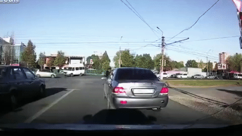 Tang toc co vuot den do, oto dam sap cot dien hinh anh