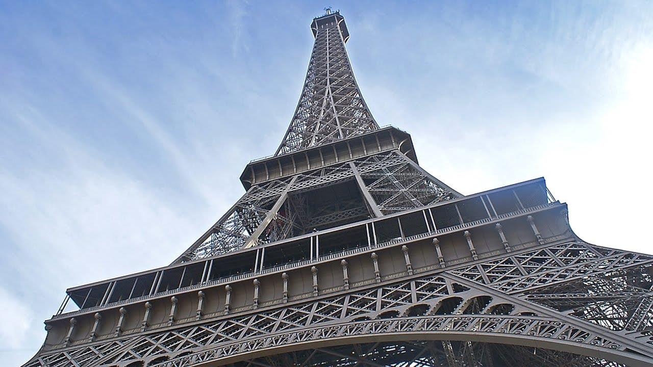 Tham nha hang it nguoi biet o giua thap Eiffel hinh anh