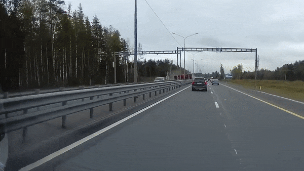 Hai tai xe oto danh lai tranh tai nan o toc do 110 km/h hinh anh