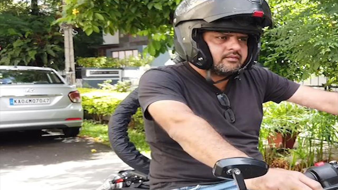 Mu bao hiem co may lanh khi lai xe duoi troi nang nong hinh anh