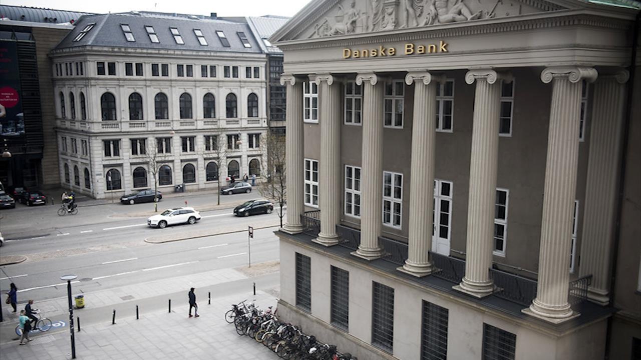 Nhieu ngan hang chau Au bi cao buoc tiep tay cho rua tien hinh anh