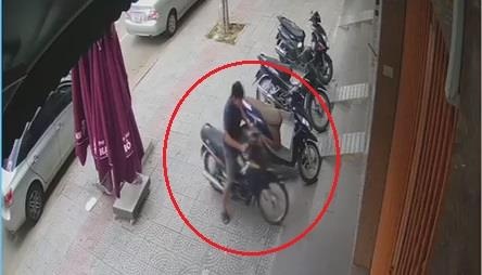 Bi trom xe may o Da Nang do quen rut chia khoa hinh anh