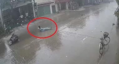 Phanh gap tranh xe dap, xe may truot hang chuc met tren duong hinh anh