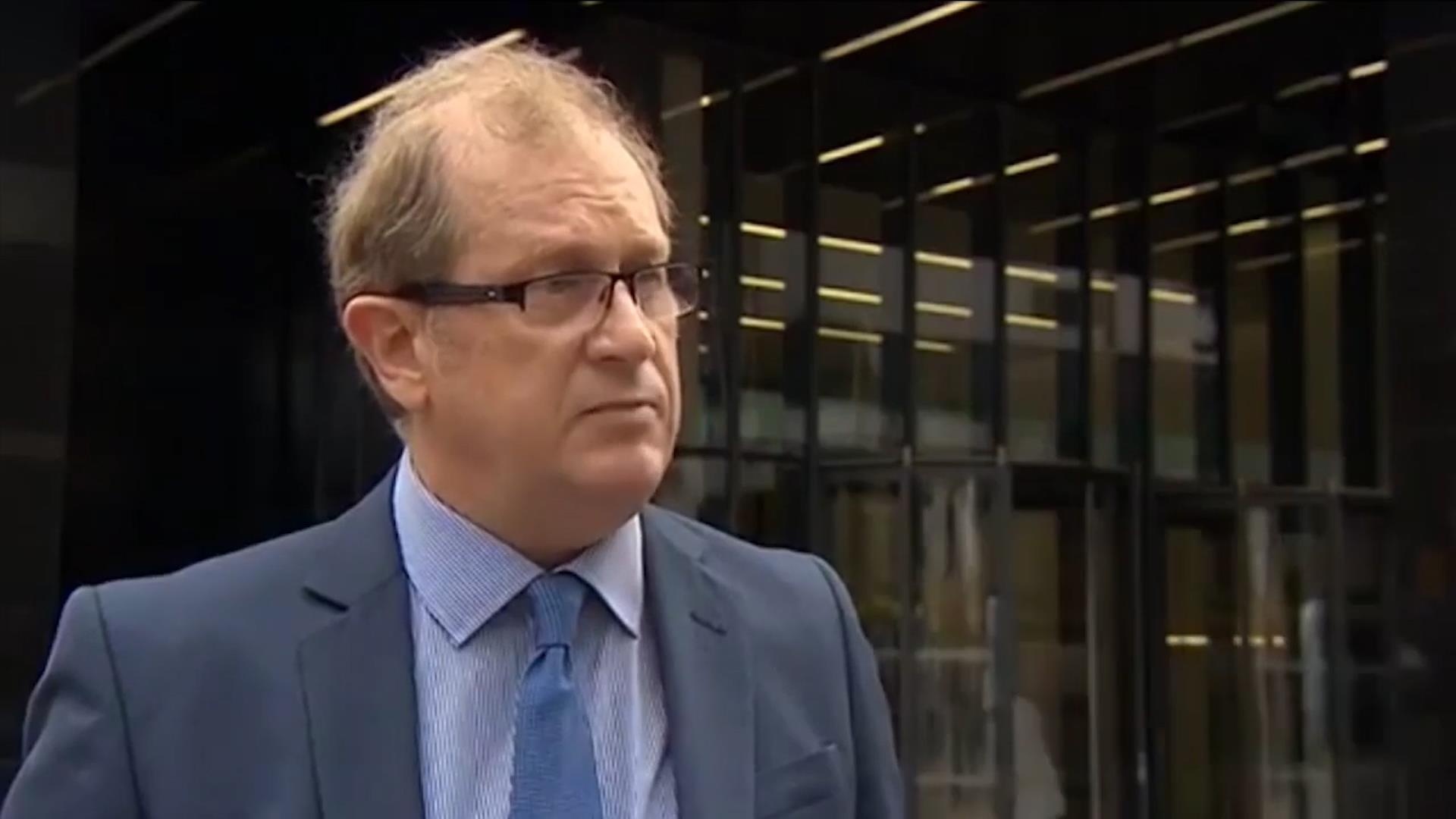 Bac si mat viec vi khong goi benh nhan la 'ba' hinh anh