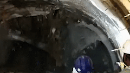 Sap ham o An Do, cong nhan may man thoat chet hinh anh