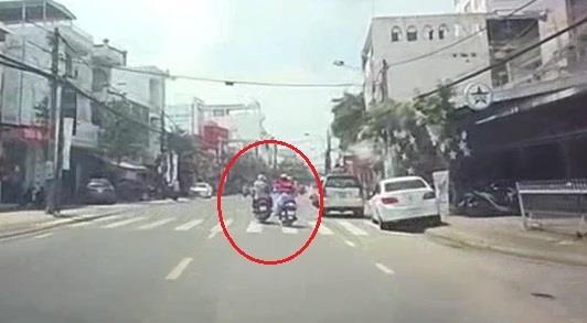 2 ten cuop giat tui xach nguoi phu nu o Dong Nai hinh anh