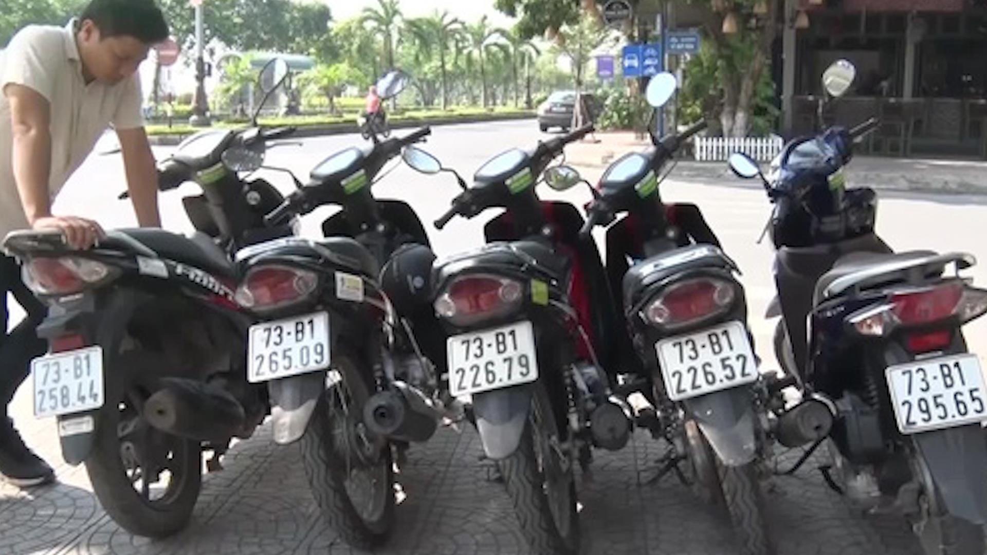 Cho thue xe may bi khach lua lay hang chuc chiec xe hinh anh