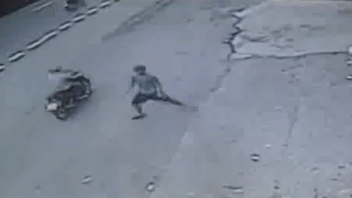 Dan canh cuop tai san, dam mot nguoi trong thuong hinh anh