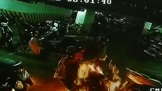 Xe may boc chay du doi duoi ham chung cu o Ha Noi hinh anh