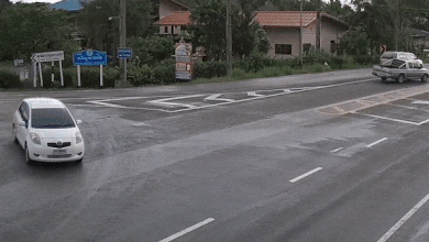 Xe chuyen phat nhanh va cham manh voi oto o nga ba hinh anh