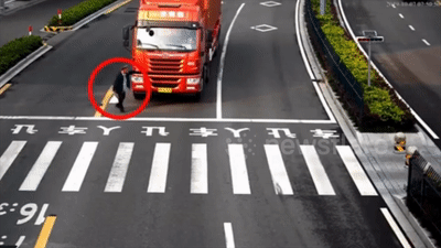 Xe tai chen qua nguoi, cu ong 86 tuoi song sot than ky hinh anh