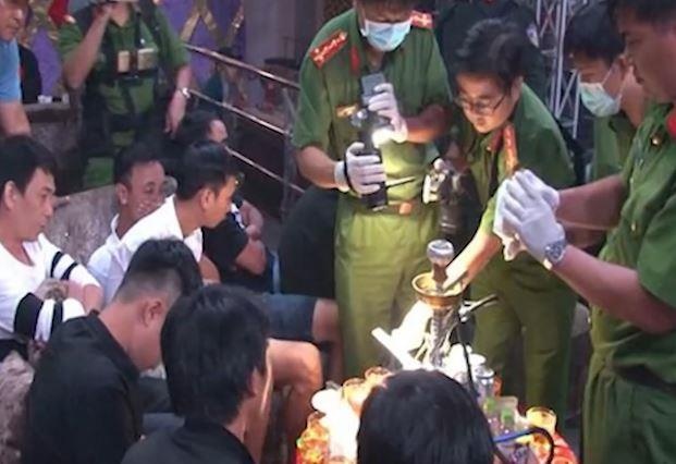 Nhieu thanh nien phe ma tuy tai quan bar Paradise hinh anh