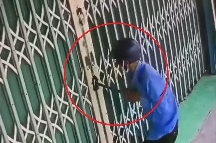 Ke gian pha hai lop khoa vao nha trom ket sat hinh anh