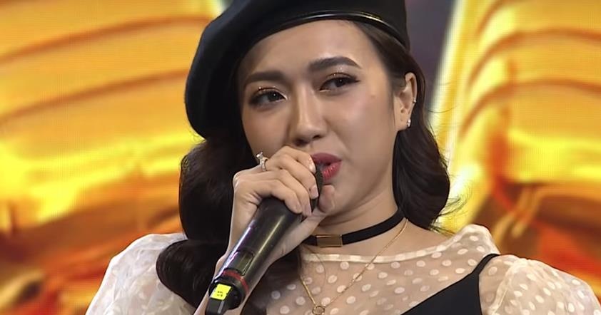 Dieu Nhi hat che loi 'Nguoi tinh mua dong' o cho dem Han Quoc hinh anh