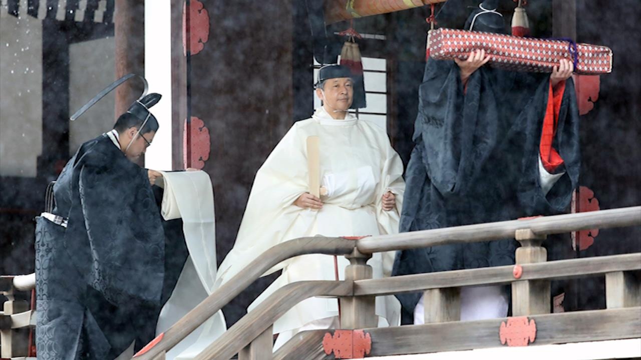 Nghi le Nhat hoang Naruhito phai trai qua truoc le dang co hinh anh