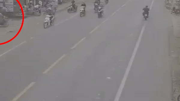 Ket tay ga, xe may lao nhu ten ban gay tai nan hinh anh