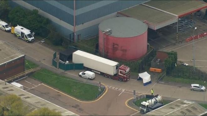 Canh sat Anh dieu tra 39 thi the trong thung xe container hinh anh