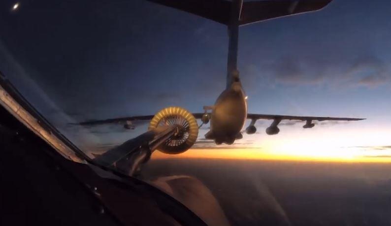 Canh tiep nhien lieu tren khong ngoan muc cua Tu-160 luc binh minh hinh anh