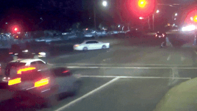 Tai xe nhan ga tong xe vuot den do cuu 2 me con hinh anh