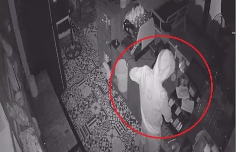 Trom treo len lan can vao nha dan lay do o Da Nang hinh anh