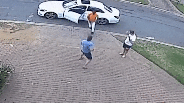 Ke gian cuop nham nguoi di duong co sung phong than hinh anh